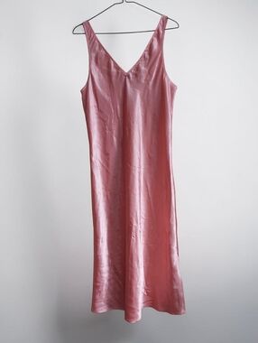 Pink satin slip dress with V-neckline and tank straps #slipdress #satin M 40x47"